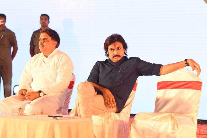 జనసేన సభలో పవన్ కల్యాణ్, నాదెండ్ల మనోహర్