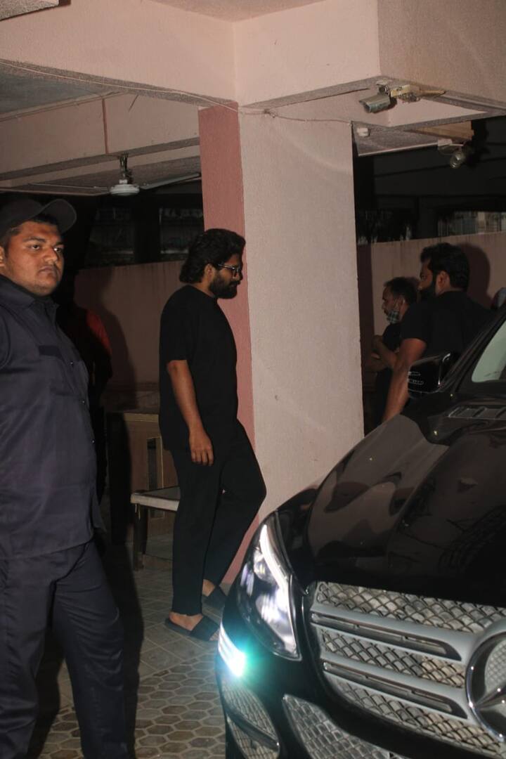 ये सवाल तभी से उठ रहे हैं जब से अल्लू अर्जुन को फिल्ममेकर संजय लीला भंसाली के ऑफिस में स्पॉट किया गया.
