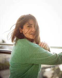 बिखरी-बिखरी जुल्फों में अनुष्का शर्मा का सुनहरा चेहरा फैंस को बना रहा है दीवाना, आपने मिस तो नहीं कर दी झलक