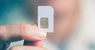 SIM Card : सिम कार्डचा एक कोपरा का कापलेला असतो? जाणून घ्या 'या' डिझाइन मागचं खरं कारण