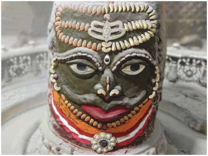 Holi 2022 India Holika Dahan first in Mahakaleshwar temple of Ujjain in the world ANN Ujjain: दुनिया में सबसे पहले इस मंदिर में जलती है होली, भगवान के साथ पर्व मनाने का है विशेष महत्व