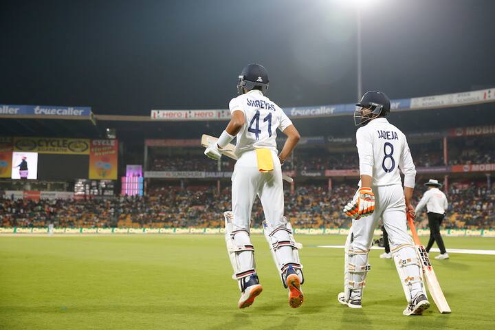 இந்த போட்டியில், இந்திய அணி நிர்ணயித்த 447 ரன்கள் இலக்கை சேஸ் செய்த இலங்கை அணி 208 ரன்களுக்கு ஆல்-அவுட்டானது.