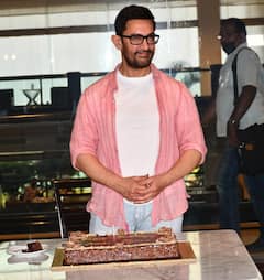 PHOTOS: Aamir Khan Celebrates Birthday With Media By Cutting Cake