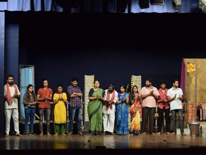 ६० व्या महाराष्ट्र राज्य हौशी मराठी नाट्य स्पर्धेत पुणे केंद्रातून वलय नाट्य संस्था, पुणे या संस्थेच्या 'खानदानी' या नाटकाला प्रथम पारितोषिक जाहीर झाले आहे.