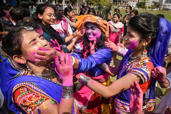 Students dressed as Lord Krishna and Radha smear colour on each other ahead of the upcoming festival of Holi, in Patna, Tuesday, March 15, 2022. (Source: PTI)