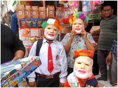 Moradabad Holi: यूपी में होली पर चढ़ा सियासी खुमार, पीएम मोदी की तस्वीरों वाली टोपी और भगवा गुलाल की बढ़ी डिमांड