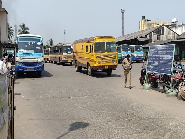 The driver and operator have been suspended following a complaint that a government bus was parked at a unhygienic restaurant தரமற்ற உணவகத்தில் அரசுப்பேருந்து நிறுத்தம் - பேருந்து ஓட்டுநர், நடத்துனர் சஸ்பெண்ட்