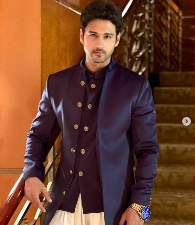 একসঙ্গে ছবি না দিলেও নিজের সোশ্যাল মিডিয়ায় সাবেকি সাজে ছবি ভাগ করে নিলেন যশ দাশগুপ্তও (Yash Dashgupta)।