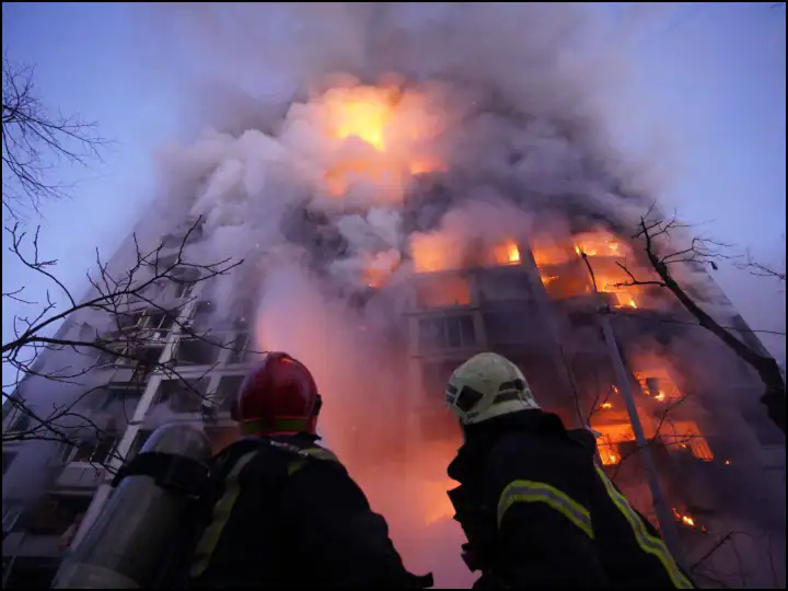 Ukraine-Russia War: Russian air attacks at Kyiv kills 4 , fire broke out in 16 storey building Ukraine-Russia War: ਕੀਵ 'ਤੇ ਰੂਸੀ ਹਵਾਈ ਹਮਲੇ 'ਚ 4 ਦੀ ਮੌਤ, 16 ਮੰਜ਼ਿਲਾ ਰਿਹਾਇਸ਼ੀ ਇਮਾਰਤ ਨੂੰ ਵੀ ਲੱਗੀ ਅੱਗ