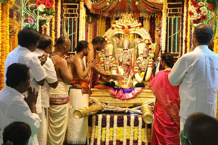 పాల్గున శుద్ద ఏకాదశి నుంచి పౌర్ణమి వరకూ ఐదు రోజుల పాటు శ్రీవారికి తెప్పోత్సవాలు