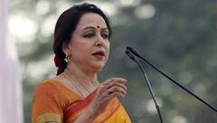 Hijab Row: 'स्कूल-कॉलेज में हिजाब पहनने की इजाजत नहीं', हाईकोर्ट के फैसले पर भड़के ओवैसी और उमर अबदुल्ला, जानें बाकी नेताओं का रिएक्शन