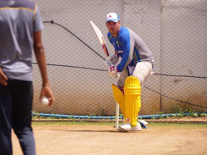 आयपीएलच्या पंधराव्या हंगामाला काहीच दिवस शिल्लक राहिले आहेत. आयपीएलच्या यंदाच्या हंगामातील पहिल्या सामन्यात चेन्नई सुपर किंग्ज आणि कोलकाता नाईट रायडर्स आमने- सामने येणार आहेत.