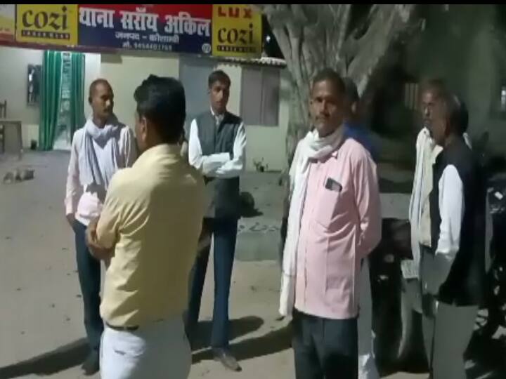 Dead body of youth found hanging from tree in Kaushambi ann Kaushambi News: कौशांबी में पेड़ से लटका मिला युवक का शव, परिजनों ने लगाया अपहरण कर हत्या का आरोप