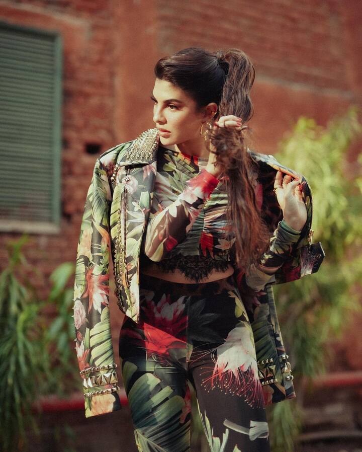 नुकतेच जॅकलिनने तिच्या खास लूकमधील फोटो शेअर केले आहेत.  ( jacqueline fernandez/instagram)