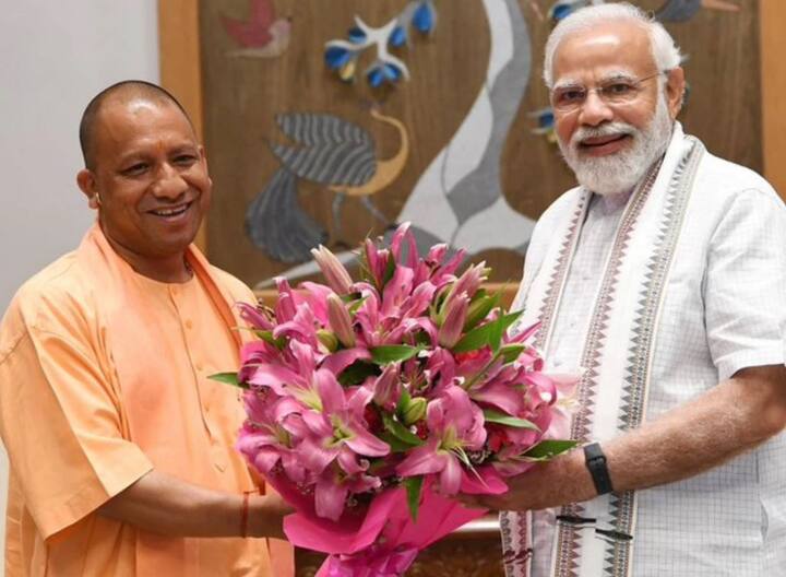 योगी आदित्यनाथ के पास 12 हजार रुपये की कीमत का सैमसंग का एक मोबाइल फोन है.