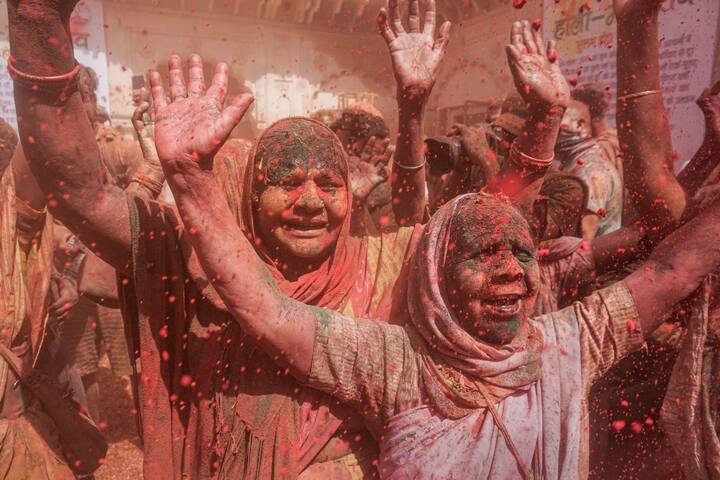 Widows play with colour in celebration of Holi during a function organised by Sulabh Hope Foundation at Gopinath Temple, in Vrindavan near Mathura, Tuesday, March 15, 2022. (Source: PTI)