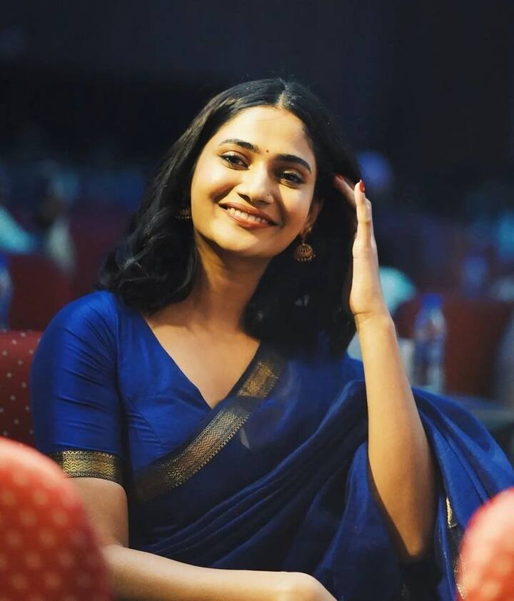 உனக்குள் நான் வாழும் விவரம் நான் கண்டு வியக்கிறேன் வியர்க்கிறேன்
