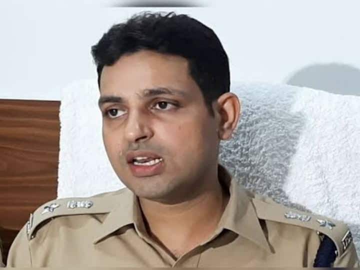 Crime Branch is in search of DCP Saurav Tripathi of Mumbai Police a case of recovery is registered ann मुंबई: वसूली के आरोपी DCP सौरव त्रिपाठी फरार, जानें क्या है पूरा मामला