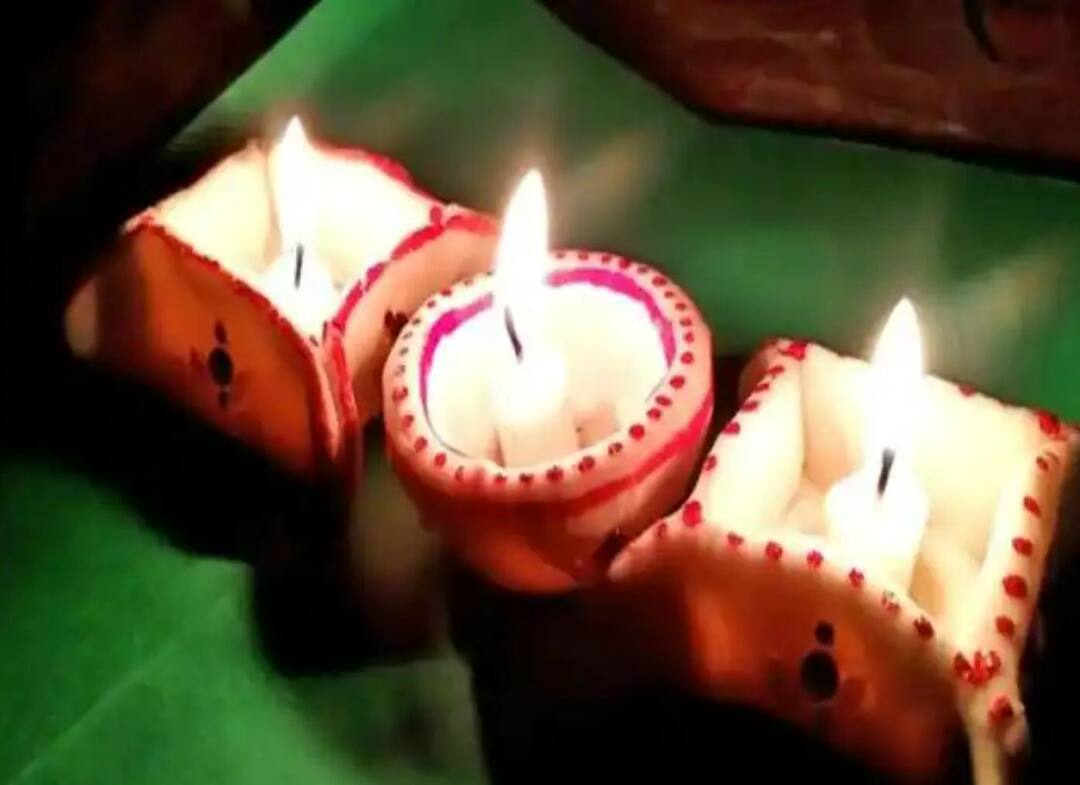 On the day of holika dahan do these upay dia of flour check details Holi 2022: લોટના દીવાના આ ચમત્કારોની નહીં ખબર હોય તમને, જૂનું દેવું પણ થઈ જશે છૂમંતર