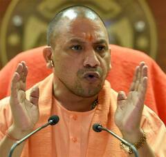 Yogi Adityanath Lifestyle: कितना महंगा कुंडल पहनते हैं योगी आदित्यनाथ? सोने की चेन वाली रुद्राक्ष की कीमत भी जानिए