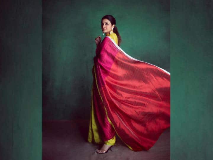 ‘इशकजादे’ फेम अभिनेत्री परिणीती चोप्राचे हे फोटो प्रचंड व्हायरल होत आहेत.