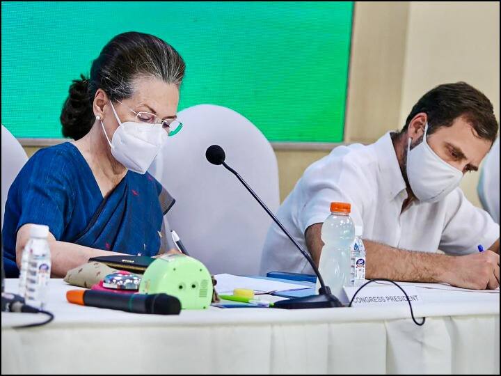 Sonia Gandhi has asked the PCC Presidents of Uttar Pradesh Uttarakhand Punjab Goa and Manipur to put their resignations हार के बाद बड़े फेरबदल के लिए कांग्रेस तैयार! सोनिया गांधी ने पांचों राज्यों के प्रदेश अध्यक्षों से मांगा इस्तीफा