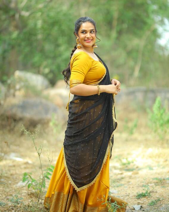 Hariteja Photos: మీ జీవితానికి మీరే ఆర్టిస్టు, బ్రష్ మరొకరి చేతికి ఇవ్వకండి, ఏం చెప్పింది హరితేజ