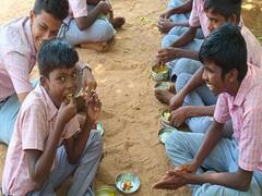 Watch video : அரசுப் பள்ளிக்கு தேவையான உதவிகளை செய்த வாட்சப் குழு.. ஒரு டிஜிட்டல் நெகிழ்ச்சி