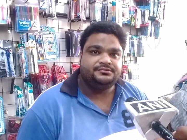 वहीं इन टोपियों को लेकर दुकानदारों में भी उत्साह है. दुकानदारों का कहना है कि इस बार प्रधानमंत्री की तस्वीरों वाले मास्क और टोपियां ज़्यादा बिक रही हैं,