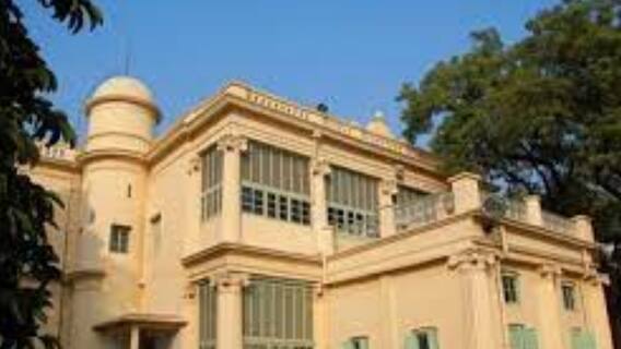 Visva Bharati University : পড়ুয়াদের ঘেরাওয়ের মধ্যেই ইস্তফা বিশ্বভারতীর রেজিস্ট্রারের। Bangla News