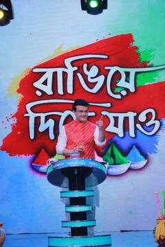 Dadagiri: মধ্যমণি সৌরভ, 'দাদাগিরি'-র মঞ্চে নাচে গানে মাতলেন শ্রাবন্তী, ঐন্দ্রিলা, মনামী, পূজা