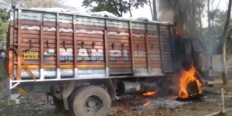 Nadia: Student of class three run over by truck, driver detained Nadia: নদিয়ার গাংনাপুরে তৃতীয় শ্রেণির পড়ুয়াকে পিষে দিল লরি