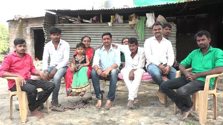 ग्रामीण भागातील अनेक मुलं-मुली स्पर्धा परीक्षेसाठी आपलं गाव, घर सोडून शहरामध्ये अभ्यासासाठी जात आहेत. पण काबाडकष्ट करून स्पर्धा परीक्षांसारख्या अवघड परीक्षेला सामोरे जाऊन त्यात यश मिळवणं,  हे नक्कीच स्पर्धा परिक्षेसाठी तयारी करणाऱ्या विद्यार्थ्यांसाठी आदर्शवत उदाहरण आहे.