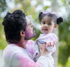 ਰਸ਼ਮਿਕਾ ਮੰਡਾਨਾ ਨੂੰ ਖੂਬ ਪਸੰਦ ਹਨ ਰੰਗ, ਪਰਿਵਾਰ ਨਾਲ ਹੋਲੀ ਮਨਾਉਂਦੇ ਹਨ ਅੱਲੂ ਅਰਜੁਨ, ਇਨ੍ਹਾਂ ਸਾਉਥ ਸਟਾਰਜ਼ ਦੀ ਫੇਵਰੇਟ ਹੈ ਹੋਲੀ