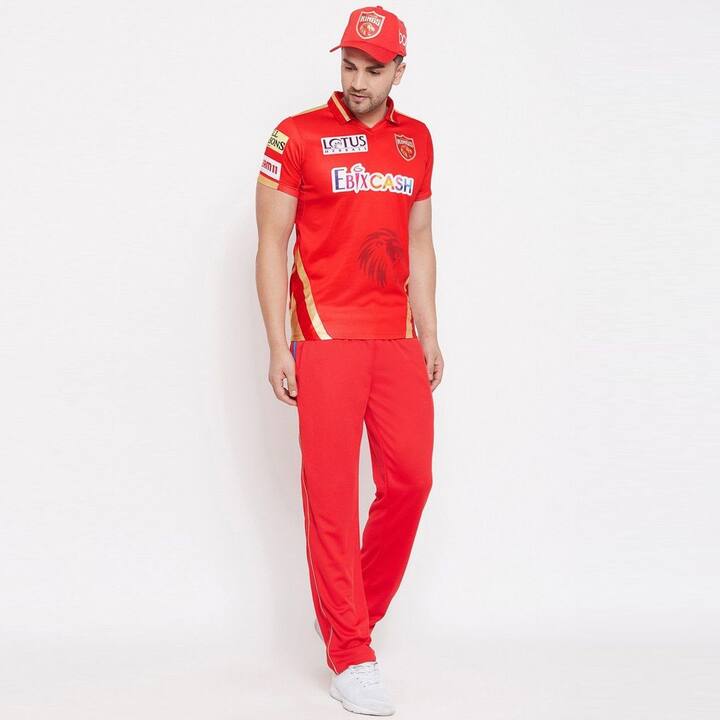 IPL 2022 ਸ਼ੁਰੂ ਹੋਣ ਤੋਂ ਪਹਿਲਾਂ ਪੰਜਾਬ ਕਿੰਗਜ਼ ਦੀ ਨਵੀਂ ਜਰਸੀ ਦਾ ਲੁੱਕ ਵੀ ਸਾਹਮਣੇ ਆਇਆ ਹੈ। ਪਰ, ਟੀਮ ਨੇ ਅਜੇ ਤੱਕ ਇਸ ਦਾ ਅਧਿਕਾਰਤ ਐਲਾਨ ਨਹੀਂ ਕੀਤਾ ਹੈ। ਹਾਲਾਂਕਿ ਕਈ ਸੋਸ਼ਲ ਮੀਡੀਆ ਅਕਾਊਂਟਸ 'ਚ ਪੰਜਾਬ ਦੀ ਨਵੀਂ ਟੀ-ਸ਼ਰਟ ਦਾ ਲੁੱਕ ਸਾਹਮਣੇ ਆਇਆ ਹੈ।