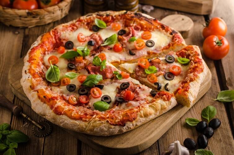 know why pizza with toppings to cost more as toppings to attract higher gst likely Pizza Likely To Cost More: ટોપિંગવાળા પિઝા થઈ શકે છે મોંઘા? જાણો શું છે કારણ
