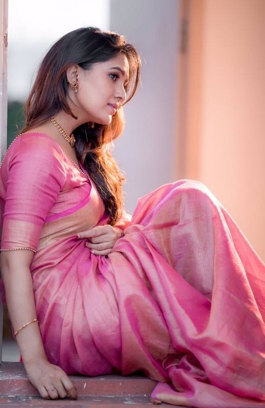 உன்னை இன்று பார்த்ததும் என்னை நானே கேட்க்கிறேன் வைரம் ஒன்றை கையில் வைத்து எங்கே தேடி அலைந்தாயோ