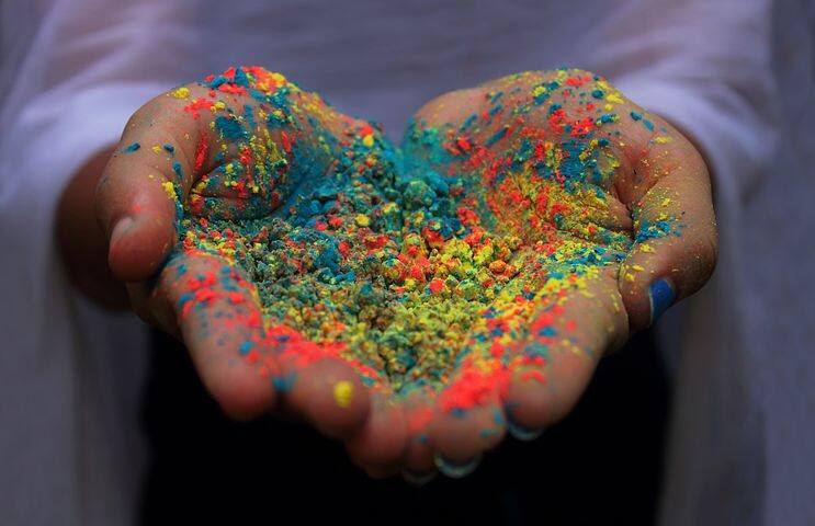 Holi 2022: How to Make Natural Holi Colours at Home, follow few simple steps Dol Purnima 2022: অ্যালার্জি-আশঙ্কা? দোলের আগে সহজ কয়েকটি ধাপে বাড়িতেই বানিয়ে ফেলুন রং