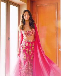 शरारा-गरारा बना बॉलीवुड एक्ट्रेसेस की पहली पसंद, छोटे फंक्शन में करें इन खूबसूरत लिबास को कैरी