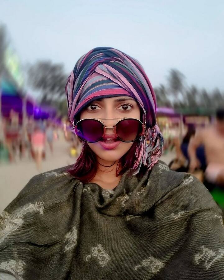 అల్లు అర్జున్, రామ్ చరణ్ లాంటి హీరోలతో కలిసి వెండితెరపై రొమాన్స్ చేసింది.  (Courtesy : Amala Paul Instagram)