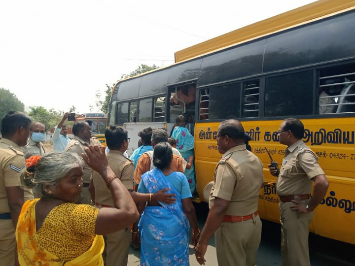 விநாயகர் சிலை அமைப்பது தொடர்பான எழுந்த சர்ச்சை : மண்ணெண்ணெய் கேனுடன்  மறியலில் ஈடுபட்ட பாஜகவினர்.