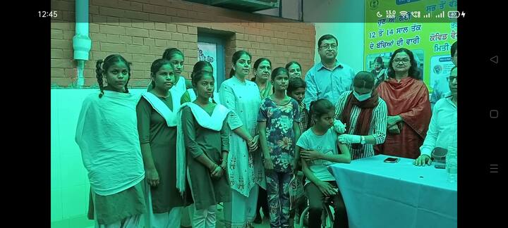 ਪੰਜਾਬ ਵਿੱਚ ਵੀ ਅੱਜ ਵੈਕਸੀਨ ਲਾਈ ਗਈ। ਪੰਜਾਬ ਦੇ ਵੱਖ-ਵੱਖ ਜ਼ਿਲ੍ਹਿਆਂ ਤੋਂ ਮਿਲੀ ਰਿਪੋਰਟ ਮੁਤਾਬਕ ਬੱਚਿਆਂ ਨੇ ਪੂਰੇ ਉਤਸ਼ਾਹ ਨਾਲ ਵੈਕਸੀਨ ਲਵਾਈ।