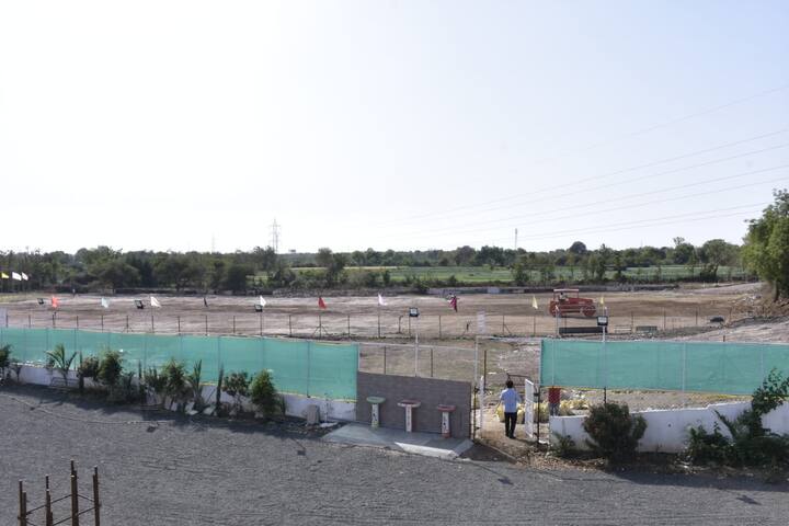 अमरावतीच्या सुफियान एज्युकेशन अँड वेलफेअर सोसायटीचे अध्यक्ष हाजी इरफान खान यांनी स्वखर्चाने रस्त्याच्या कडेला असलेली तीन एकर जागेत हॉकीसाठी मैदान तयार केले आहे. हॉकी खेळाला पुन्हा गतवैभव प्राप्त व्हावे यासाठी चांगले खेळाडू तयार होणं अत्यंत आवश्यक आहे. या मैदानावर सराव करुन उत्कृष्ट खेळाडू तयार करावे असा त्यांचा मानस आहे.