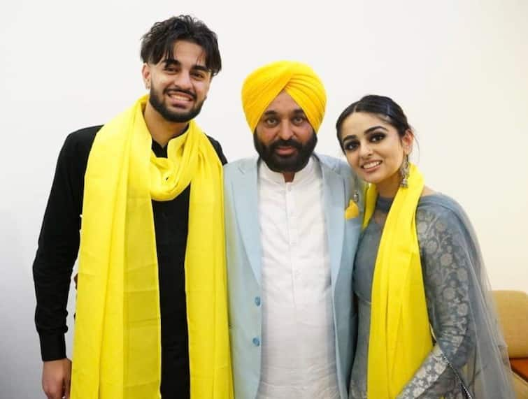 Punjab Bhagwant Mann's son and daughter attended the swearing-in ceremony of the Chief Minister after seven years Punjab Chief Minister :  मुख्यमंत्री पदाच्या शपथग्रहण सोहळ्याला भगवंत मान यांच्या दोन्ही मुलांची उपस्थिती, सात वर्षांनंतर झाली भेट