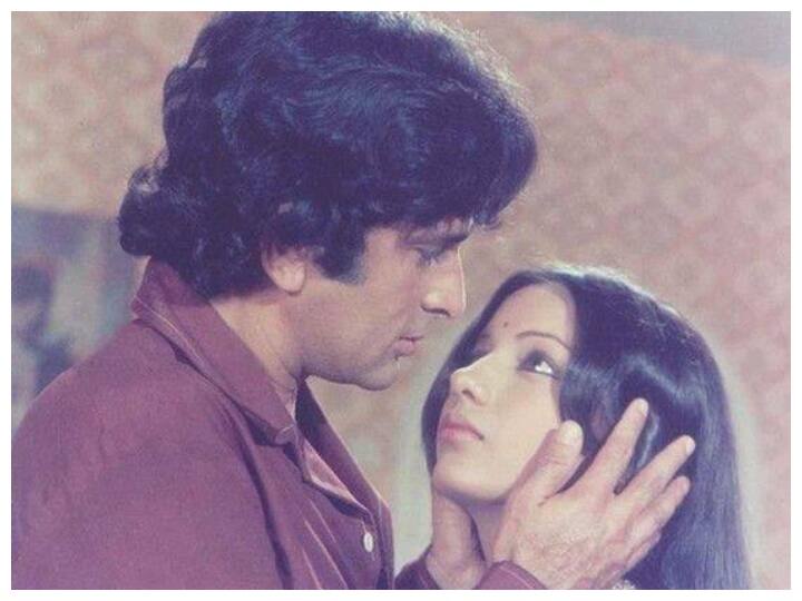 When Shashi Kapoor scolds Shabana Azmi on the sets of the film after seeing seen her crying the reason will surprise you too जब Shabana Azmi को रोते देख Shashi Kapoor ने फिल्म के सेट पर लगाई थी डांट, वजह आपको भी कर देगी हैरान