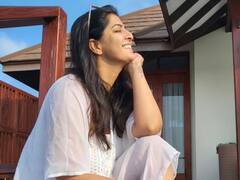 Actress Varalaxmi : வானம் தேடிய தேவதையாய் வரலட்சுமி... மாலத்தீவில் மஜா புகைப்படங்கள்!