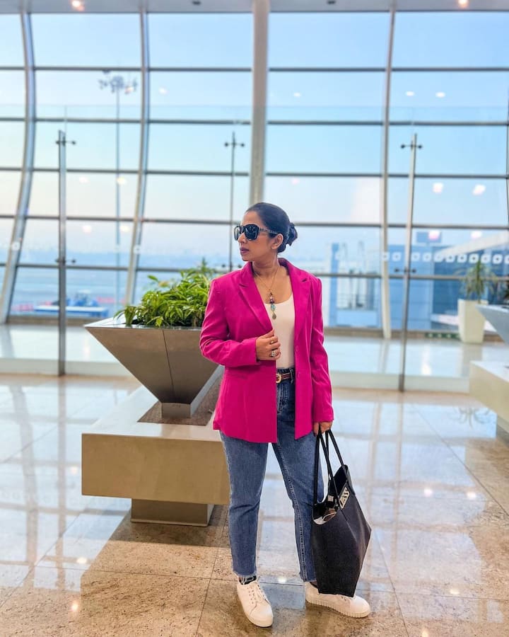 Shreya Bugade : छोट्या पडद्यावरील प्रसिद्ध अभिनेत्री श्रेया बुगडे (Shreya Bugade) तिच्या विनोदी शैलीनं प्रेक्षकींची नेहमी मनं जिंकते. (photo:shreyabugde/ig)