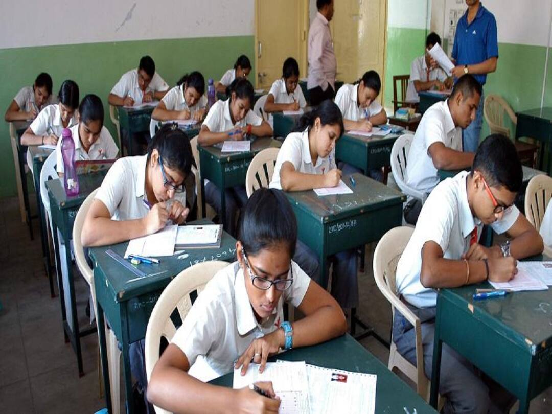 Telangana SSC Exams: తెలంగాణలో పది పరీక్షలు కూడా వాయిదా - కొత్త షెడ్యూల్, టైం టేబుల్ ఇదీ Telangana SSC Exams rescheduled due to JEE Main Exams clash Telangana SSC Exams: తెలంగాణలో పది పరీక్షలు కూడా వాయిదా - కొత్త షెడ్యూల్, టైం టేబుల్ ఇదీ
