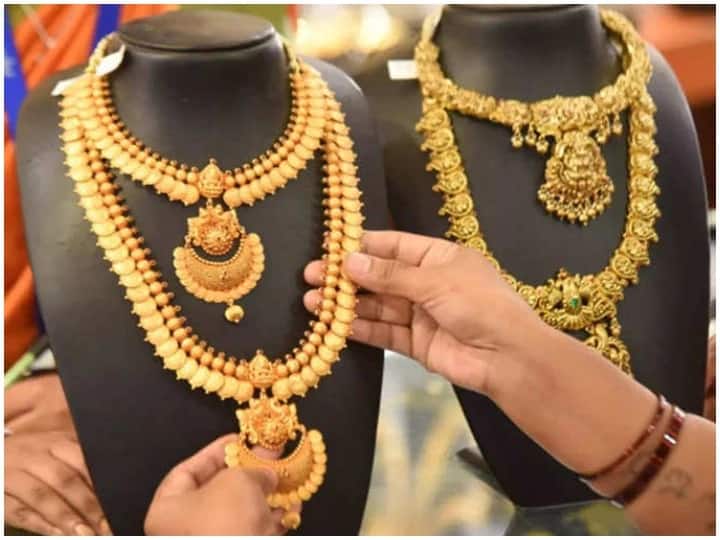 Gold Rate Today are in red zone, Silver prices also decline more then 550 rupees Gold Rate Today: सोना हो गया आज सस्ता, चांदी भी 550 रुपये से ज्यादा टूटी-चेक करें लेटेस्ट रेट्स