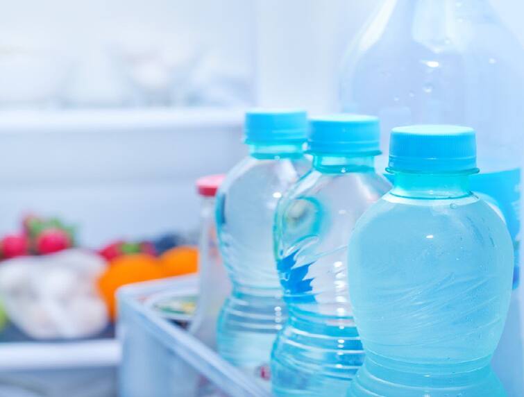 Dont drink cold water of fridge in starting of summers season cold water is harmful for health ગરમીમાં ફ્રિજનું ઠંડું પાણી પીવાની આદત છે, તો નુકસાન જાણી લો, જાણો કયાં ટેમ્પરેચર પર પાણી પીવું જોઇએ